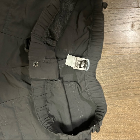 North Face Grey convertible cargo pants - Picture 4 of 5